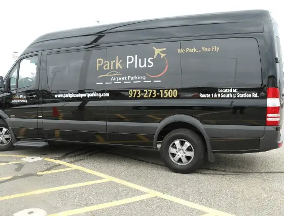 park plus airport parking New York logo