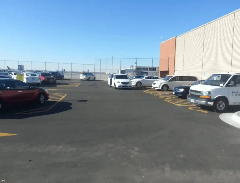 des moines airport economy parking lot 1 logo1