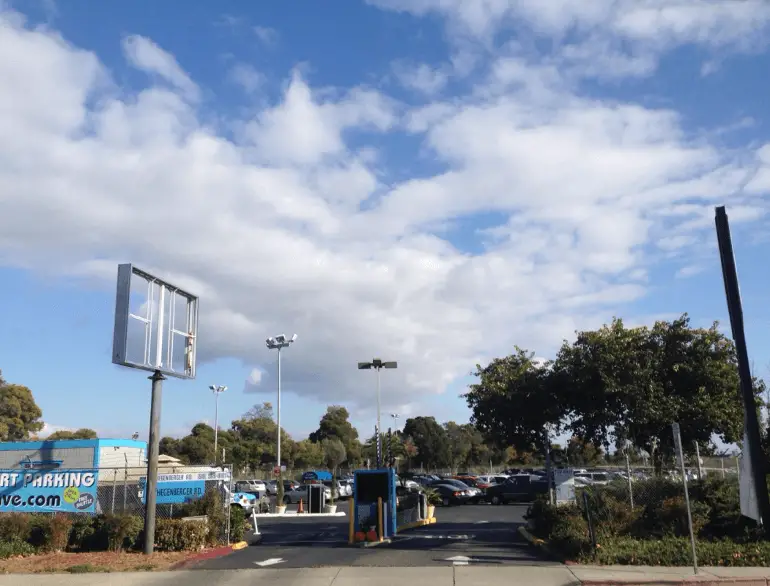 oakland fly n save airport parking logo