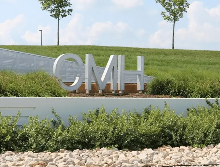 columbus airport green long term shuttle parking lot logo1